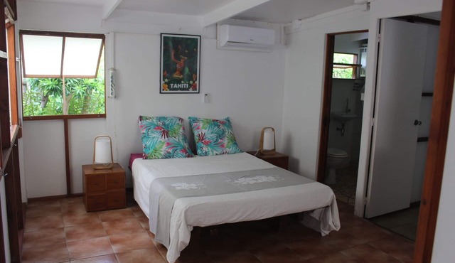 Bungalow in shared garden with house, seafront and private beach.