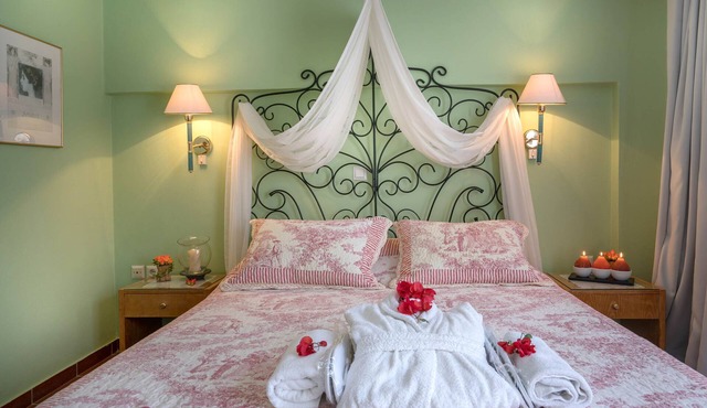 Calergi 9 - Boutique Resort 1BDR/1LVR Apt: Pool/Rooftop/SeaView/Sunset/Rethymno