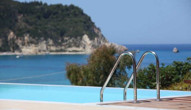 Capro - New 5-bedroom villa with private pool and stunning view!