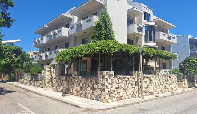 Captain Yiannis Studios & Apartments