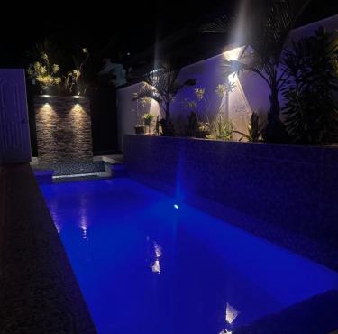 Caribbean Oasis Pool BBQ 1 Min to Beach