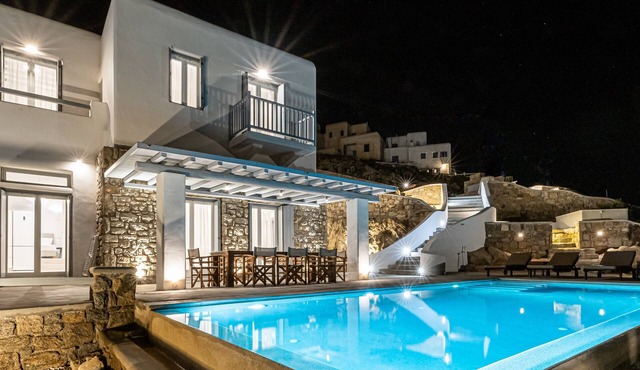 Carpe Diem Villa III,Private Infinity Heated Pool!