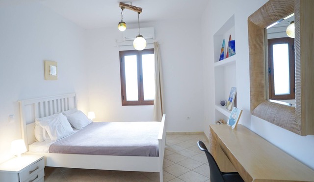 Cental Fira Apartment with Veranda