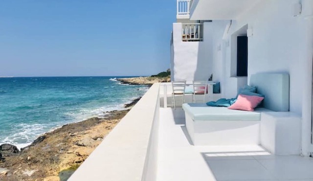 Centrally located Naoussa seafront studio Casa Medusa with amazing view!