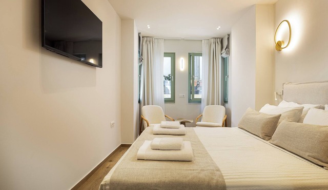 CF castle side apartment, wonderful accommodation choice up to 4 guests