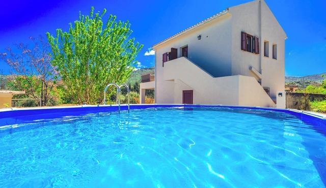 Charming 2 bedroom villa in Agia Eirini with WiFi , AC, pool. Sleeps up to 6.