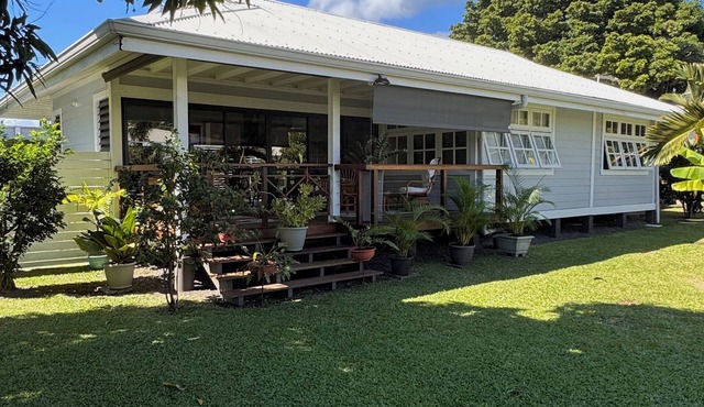 Charming 2-bedroom house in welcoming Papeete with WiFi, AC