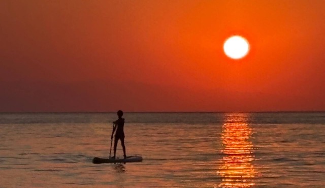 Charming Beach Villa - walk to beach - 10 sleeps