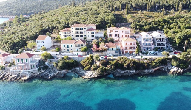 Charming Beachfront Tassos Cottage in Fiskardo, Kefalonia – Ideal for Relaxation