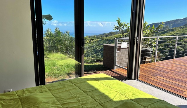 Charming bungalow room Tahiti in fabulous Puna'auia with WiFi, AC