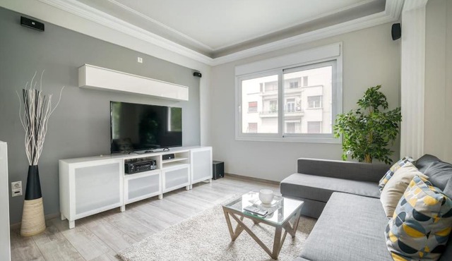 Charming Contemporary 2 bedroom apartment