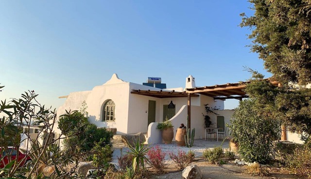 Charming Private Greek Heritage Retreat (Tavros)