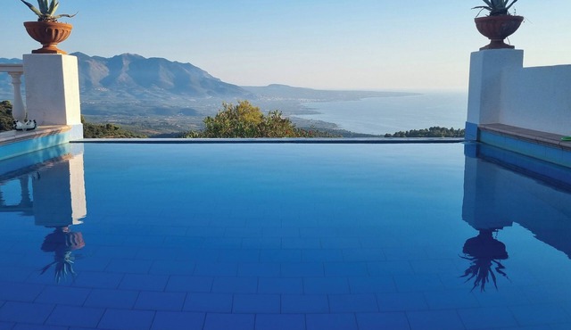 Charming villa with pool, breathtaking views, secluded location, 10 min. to the beach