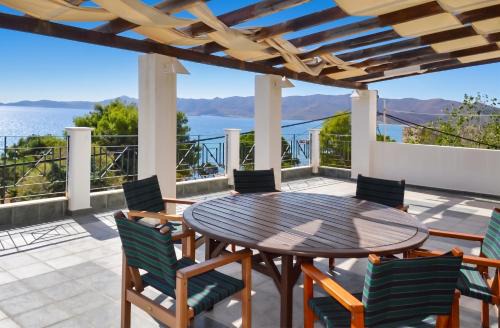 Charming Villa with Sea View in Karistos