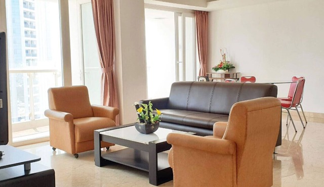 CHEAP Spacious 200m Condo Near Business Center
