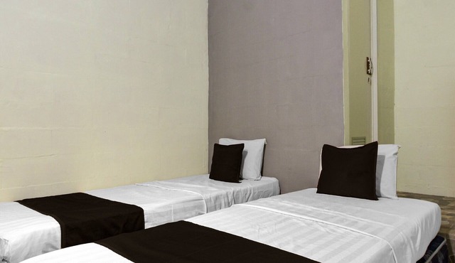 Chic Deluxe Twin Comfort Stay w/Free WiFi