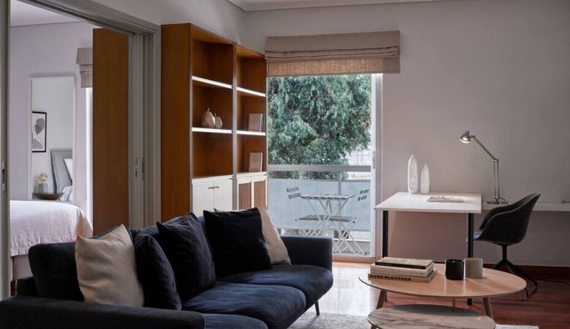Chic designer home next - Hilton