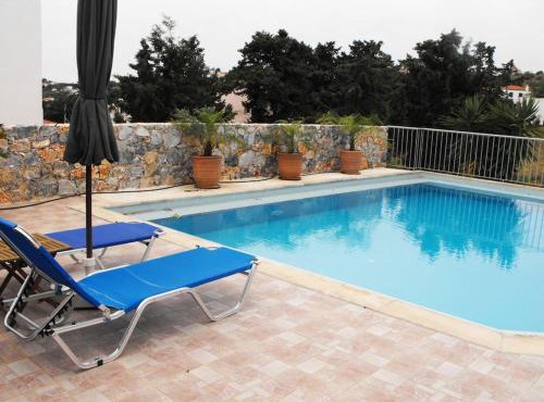 Christinas summer house with pool in Kefalas