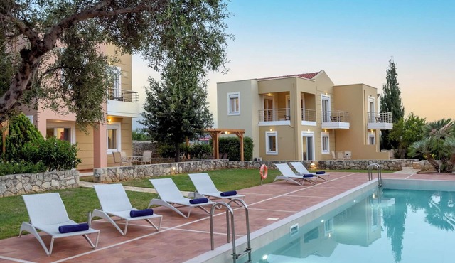 Comfortable&Specious 2-bedroom Villa Dictamnus, Pool&Garden, fastWIFI,AC,Parking