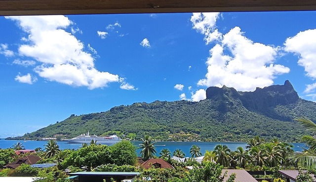 Cook's Bay Lodges - Fare Nui - Incredible view