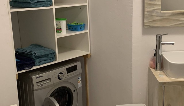 Cosy and warm apartment in a quiet residence with swimming pool and private pkg