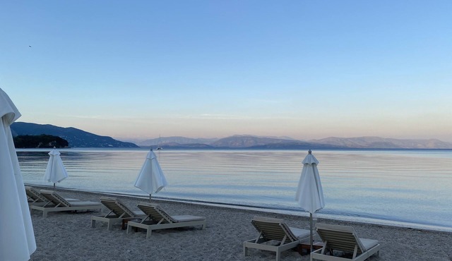 COSY ONE BEDROOM STUDIO/APARTMENT JUST 3 MIN WALK FROM DASSIA BEACH