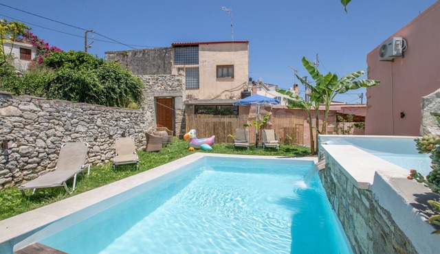 Country House 'Kourtsa Traditional Home with Pool' with Mountain View, Wi-Fi and Air Conditioning