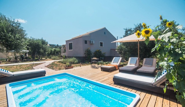Country House 'Villa Lavrendakos 3 with Lake View, Wi-Fi and Air Conditioning