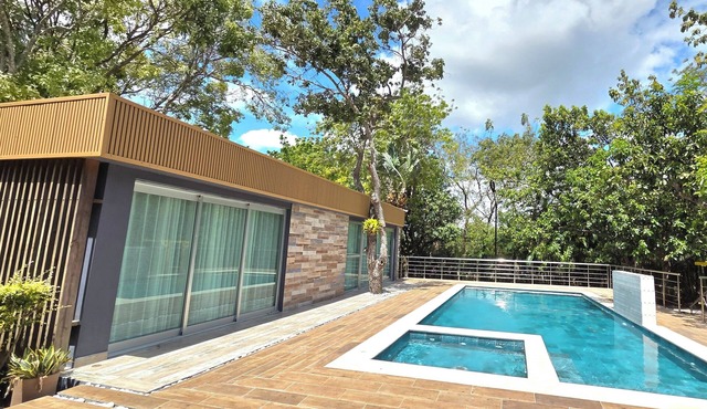 Country villa, privacy and comfort. Swimming pool and 6 Bedrooms.