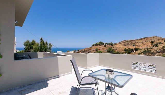 Cozy apartment for 3 persons in Panormo, sea view