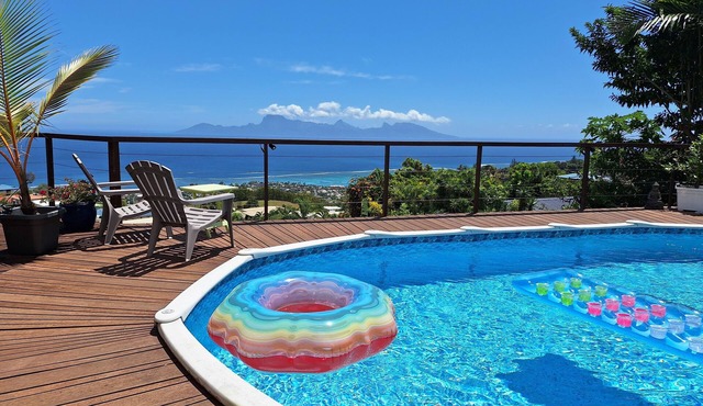 Cozy bungalow with exceptional ocean and Moorea views