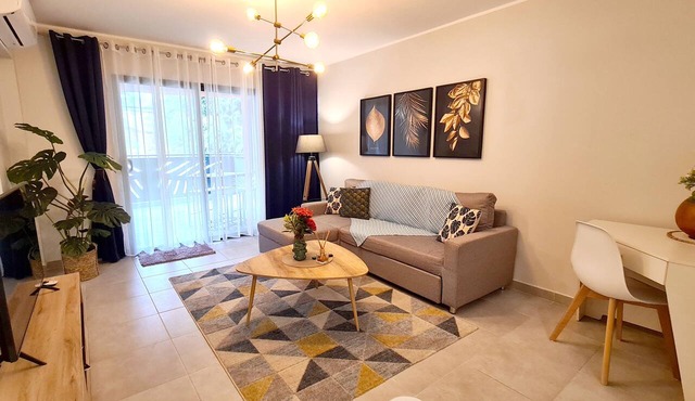 Cozy, comfortable apartment in the heart of Papeete. WIFI, air conditioning & private garage