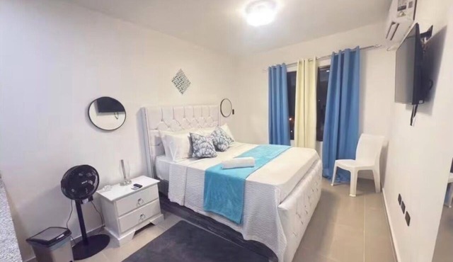 Cozy 1-bedroom apartment in delightful Santiago de los Caballeros with AC
