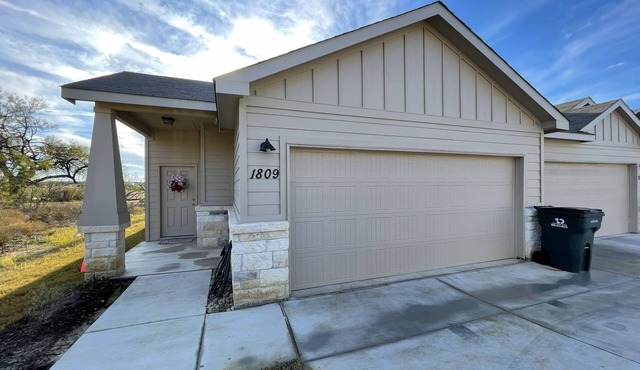 Cozy Newly Constructed 2-Bedroom Townhome in Quaint Georgetown in Georgetown