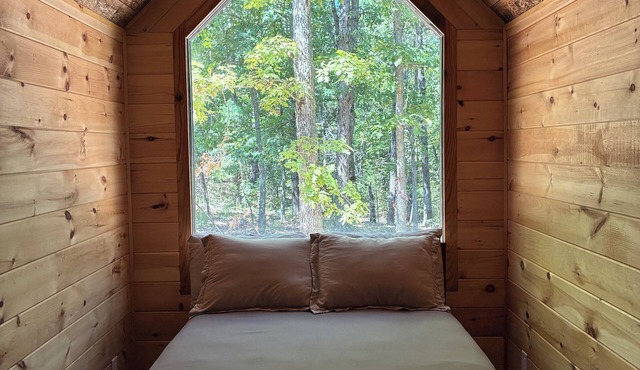 Cozy Secluded Tiny Home with Wood-Burning Hot Tub and Private Deck in Jasper