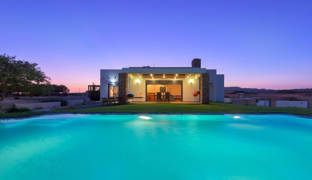 Cristelia Luxury Sea Front & Pool Villa