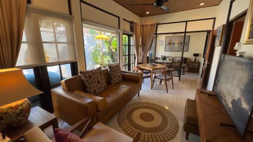 CROFFLE COTTAGE SANUR - Walk to the Beach & ICON Mall