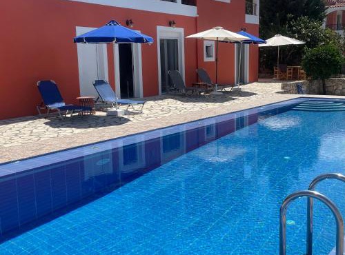 Dans une villa avec piscine privée, calme, proche des plages, vues mer et montagnes