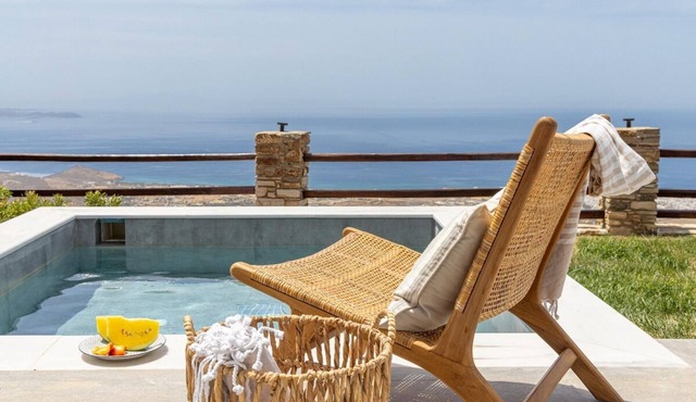 Del Sol View, Arnados Tinos