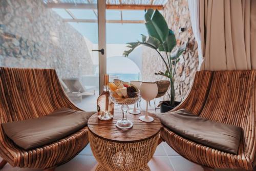 Delfini beach hotel & suites