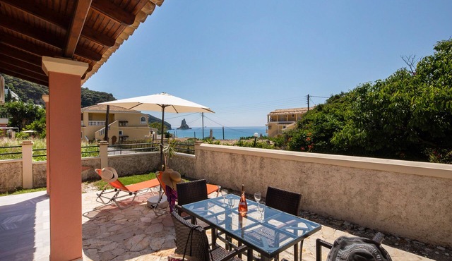 Delightful 2-bedroom cottage just minutes from the beach