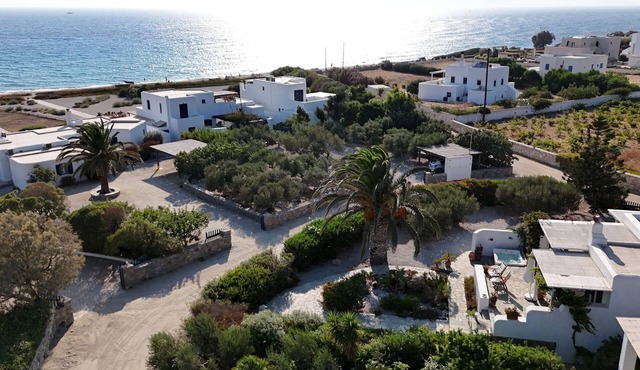 Delightful house with hot tub, 100m from amazing beach, sleeps 8 people
