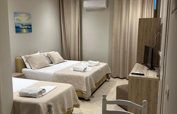 Deni's Hotel