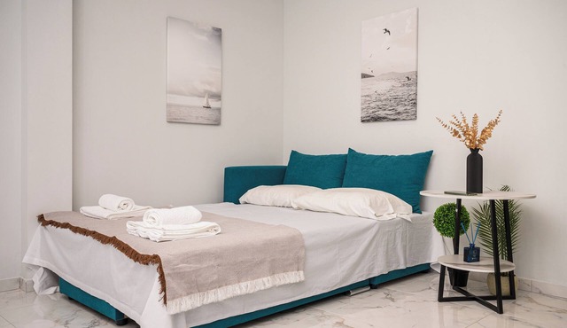 Dioni, Central Luxury Apartment in Samos Town