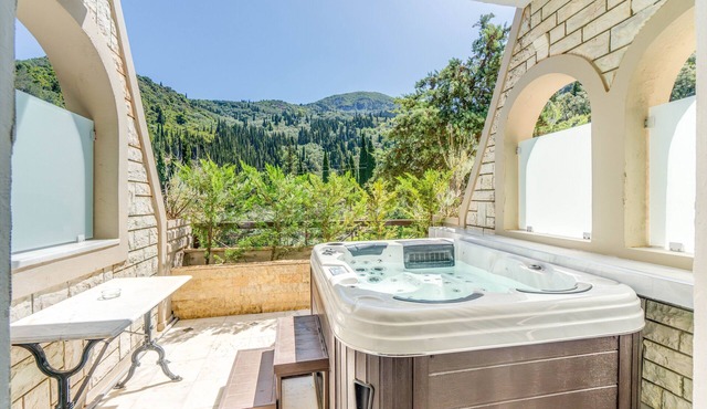 Doliva John Apartment with Private Jacuzzi, Mountain View and Air Conditioning