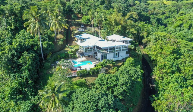 Domaine To'a Hotu by Tahiti Homes, Villa with pool near the beach