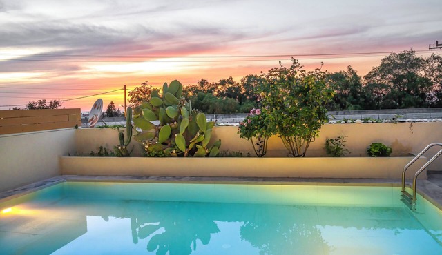 Doukas White Haven