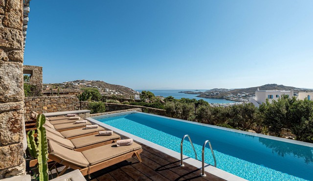 Dreamlike Villa 1, Private Infinity Pool!