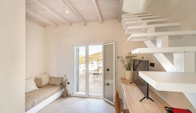 Drio Kythnos Suites
