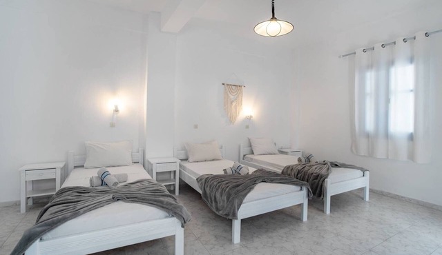Economy Triple Room 6 with Balcony and Air Conditioning